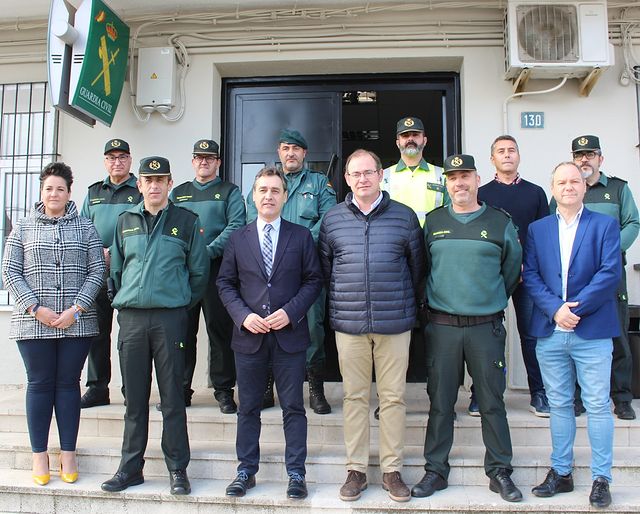Tierraseca visita la Comandancia de la Guardia Civil de Almansa.