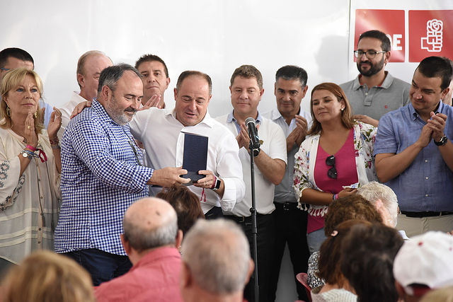 Emiliano García-Page participa en la entrega de los premios \"Pablo Iglesias\" del PSOE de Albacete en la Feria